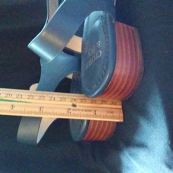 Women's navy blue sandals made by crown & Ivy - Picture 4 of 6